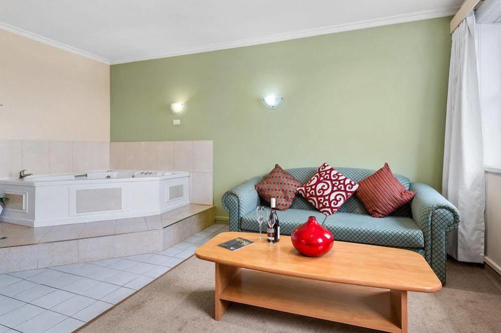 Coach House Launceston Hotel Buitenkant foto